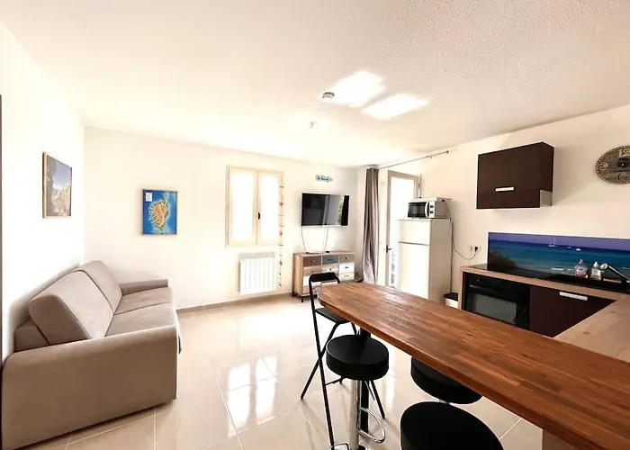 Appartement 2 Chambres A Lama Avec Piscine